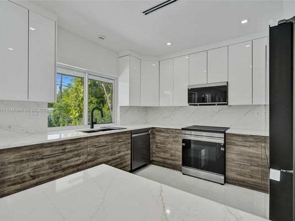 1840 NE 199th St, Miami FL 33179