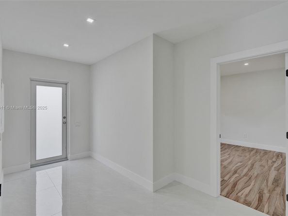 1840 NE 199th St, Miami FL 33179