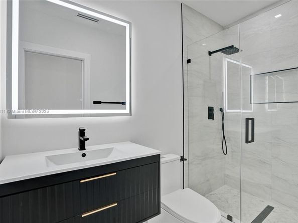 1840 NE 199th St, Miami FL 33179