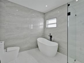 1840 NE 199th St, Miami FL 33179