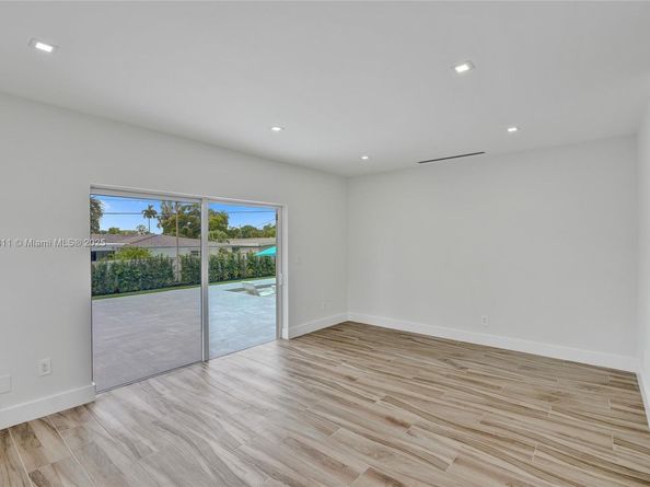 1840 NE 199th St, Miami FL 33179