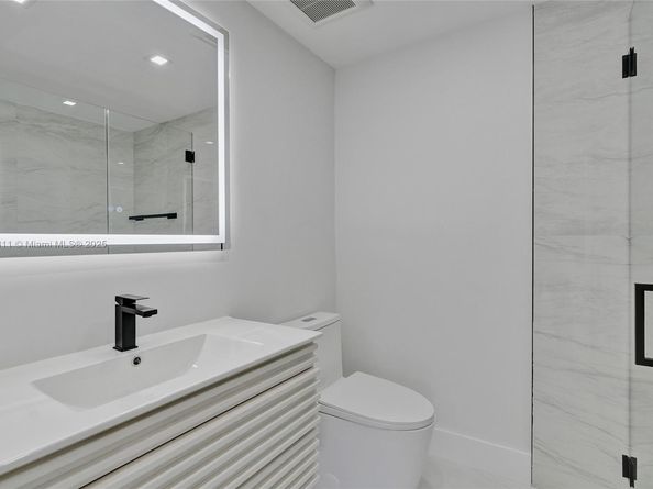 1840 NE 199th St, Miami FL 33179