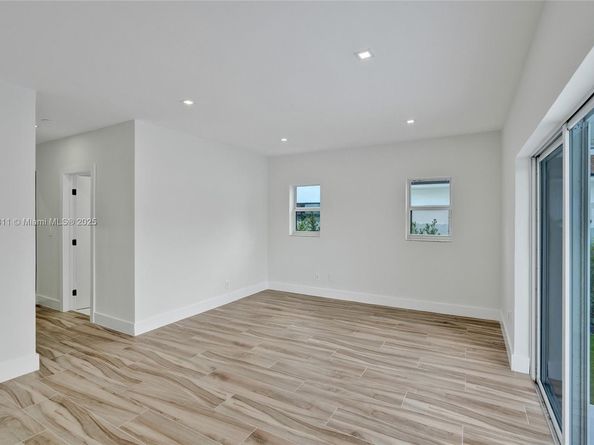 1840 NE 199th St, Miami FL 33179