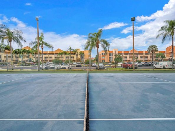 7486 Granville Dr 410, Tamarac FL 33321