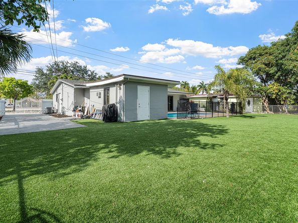 2360 NW 183rd St, Miami Gardens FL 33056