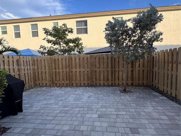 12563 NW 24th Ave, Miami FL 33167