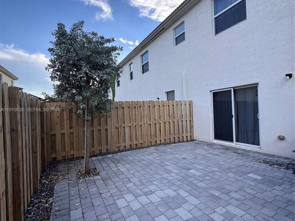 12563 NW 24th Ave, Miami FL 33167