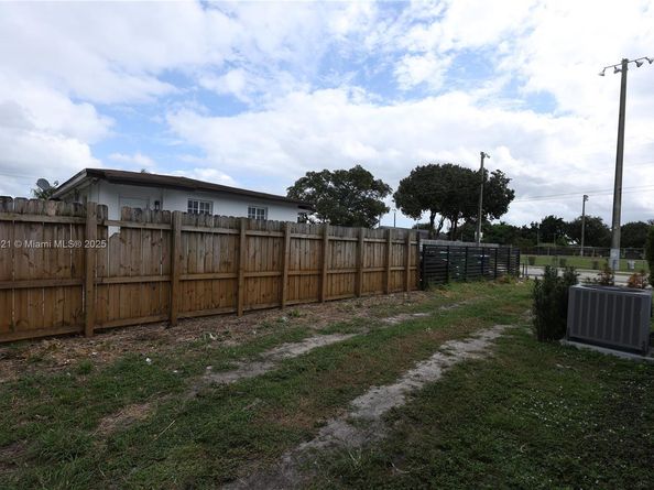 2347 NW 84th St, Miami FL 33147