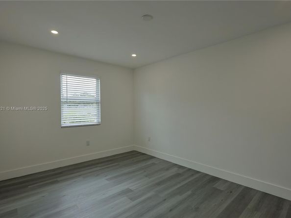 2347 NW 84th St, Miami FL 33147