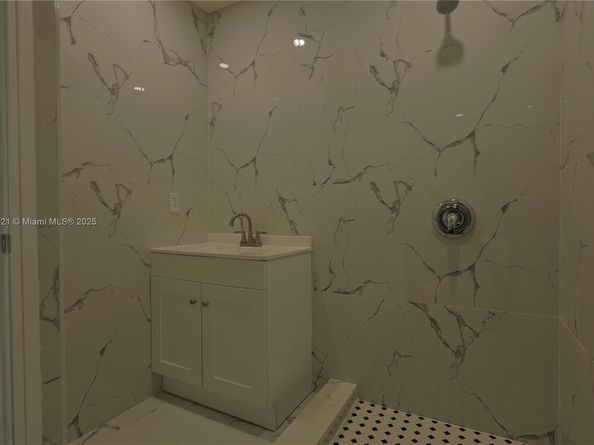 2347 NW 84th St, Miami FL 33147