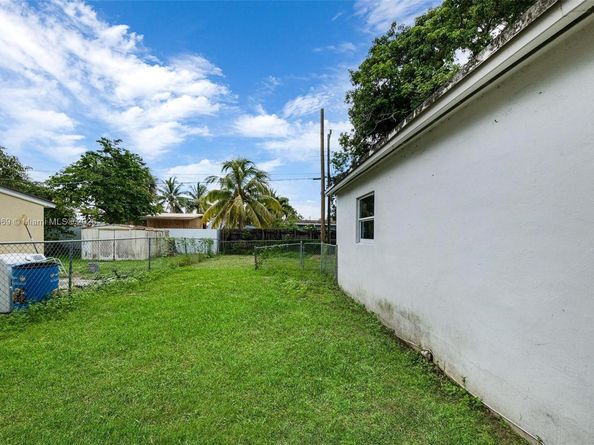 2569 NW 61st Ave, Margate FL 33063