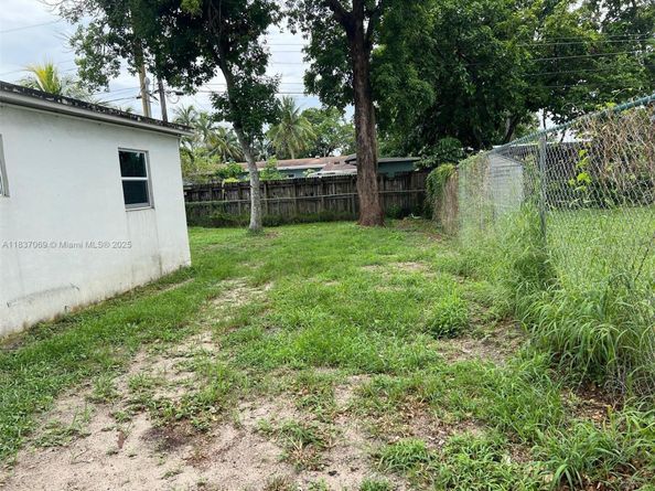 2569 NW 61st Ave, Margate FL 33063