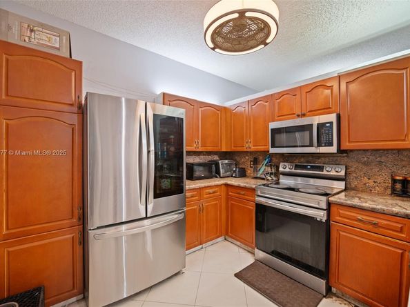 381 NW 102nd Ter, Pembroke Pines FL 33026
