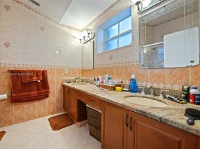 381 NW 102nd Ter, Pembroke Pines FL 33026