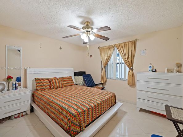 381 NW 102nd Ter, Pembroke Pines FL 33026