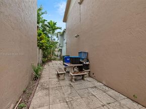 381 NW 102nd Ter, Pembroke Pines FL 33026