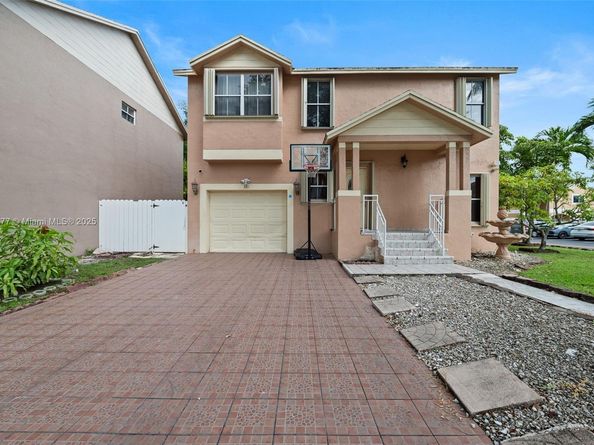 381 NW 102nd Ter, Pembroke Pines FL 33026