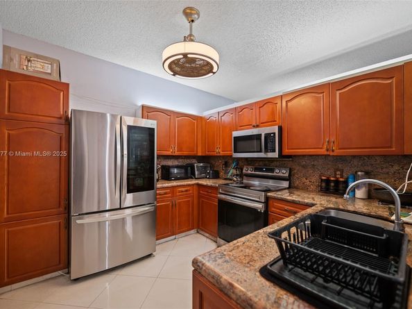 381 NW 102nd Ter, Pembroke Pines FL 33026