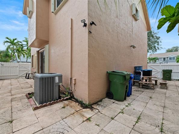 381 NW 102nd Ter, Pembroke Pines FL 33026