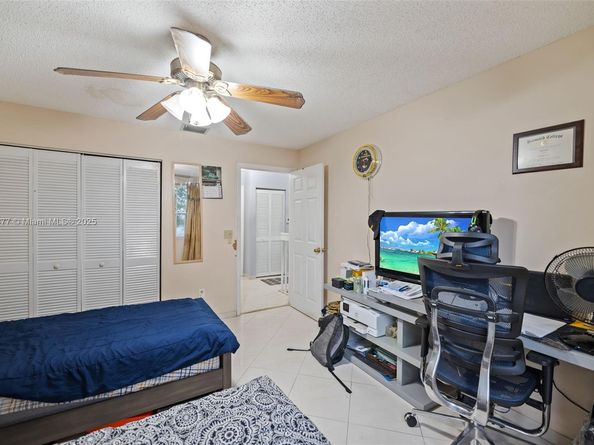 381 NW 102nd Ter, Pembroke Pines FL 33026