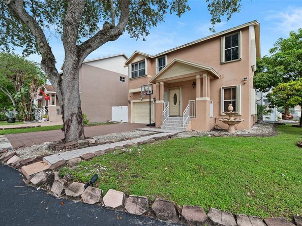 381 NW 102nd Ter, Pembroke Pines FL 33026
