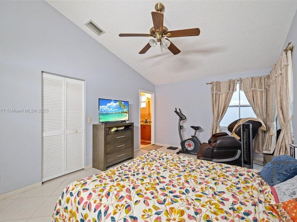 381 NW 102nd Ter, Pembroke Pines FL 33026