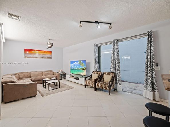 381 NW 102nd Ter, Pembroke Pines FL 33026