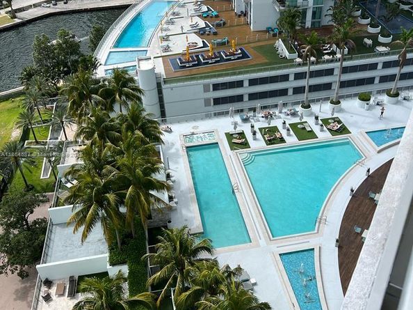 90 SW 3rd St 2103, Miami FL 33130