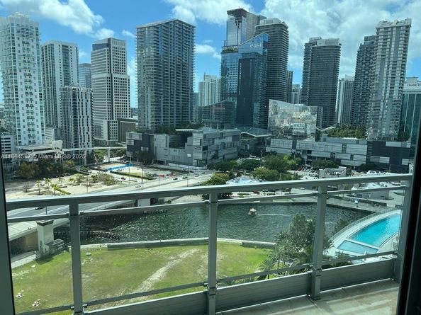 90 SW 3rd St 2103, Miami FL 33130
