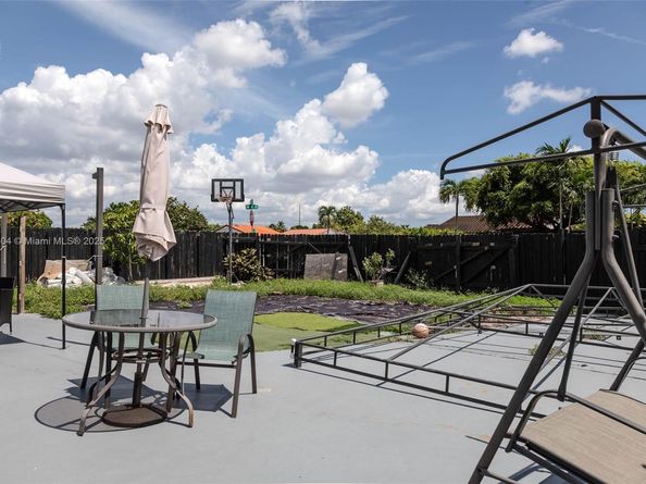 13337 NW 3rd Ln, Miami FL 33182