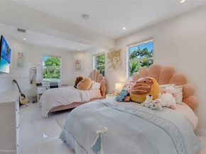5320 Sunset Dr, Miami FL 33143