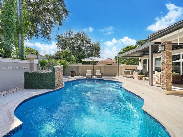 5320 Sunset Dr, Miami FL 33143
