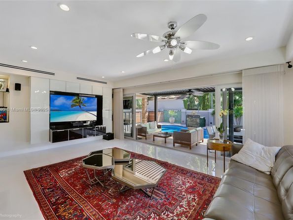 5320 Sunset Dr, Miami FL 33143