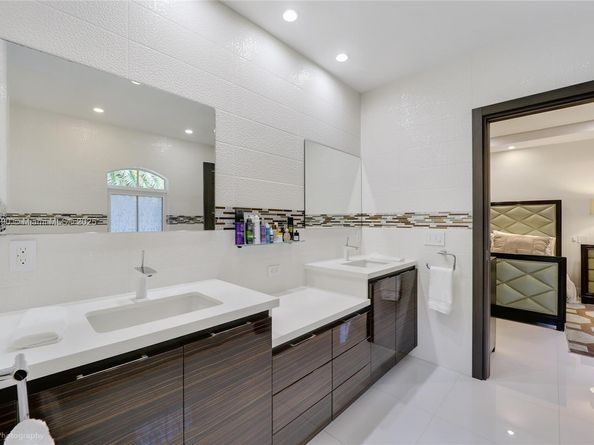 5320 Sunset Dr, Miami FL 33143