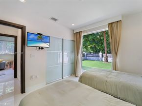 5320 Sunset Dr, Miami FL 33143