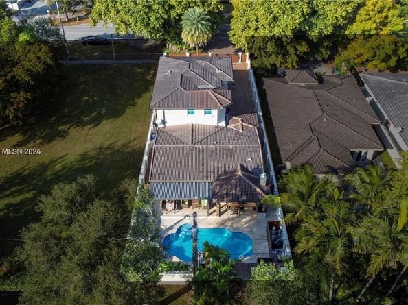 5320 Sunset Dr, Miami FL 33143