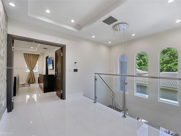 5320 Sunset Dr, Miami FL 33143