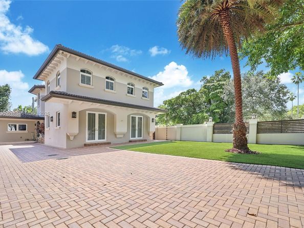 5320 Sunset Dr, Miami FL 33143
