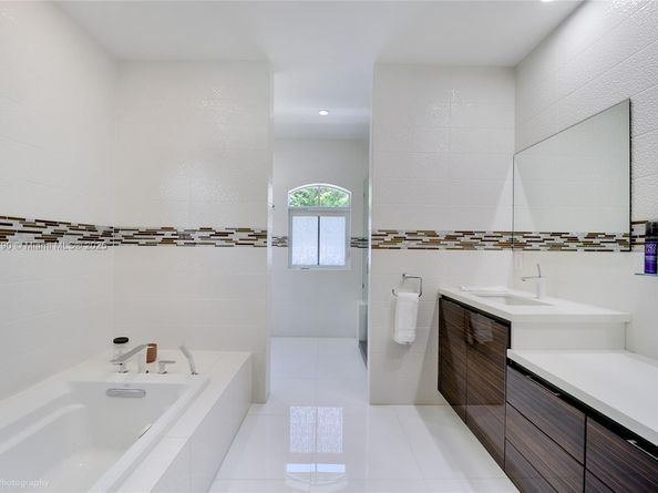 5320 Sunset Dr, Miami FL 33143