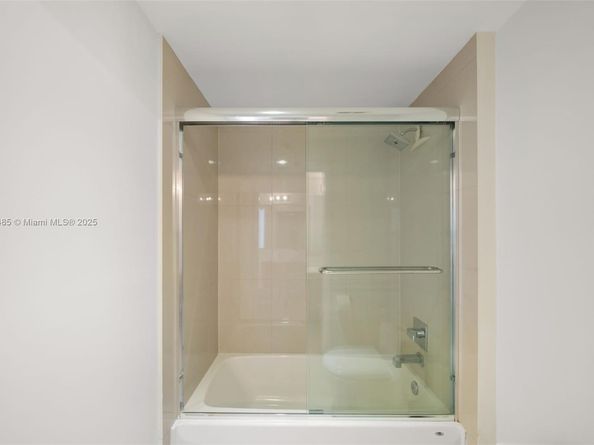 600 NE 27th St 3105, Miami FL 33137