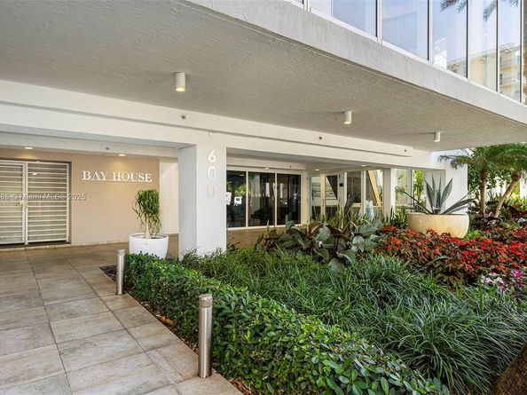 600 NE 27th St 3105, Miami FL 33137