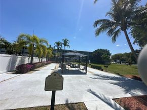 1001 Hillcrest Ct 306, Hollywood FL 33021