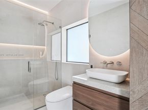 12100 NW 21st Ct, Plantation FL 33323