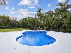 12100 NW 21st Ct, Plantation FL 33323