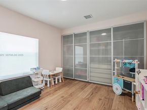 12100 NW 21st Ct, Plantation FL 33323