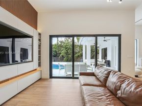 12100 NW 21st Ct, Plantation FL 33323