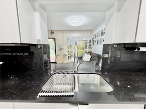 7005 NW 94th Ave, Tamarac FL 33321