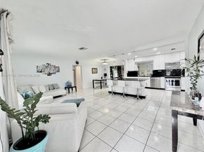 7005 NW 94th Ave, Tamarac FL 33321