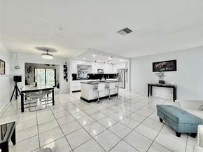 7005 NW 94th Ave, Tamarac FL 33321