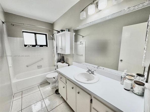 7005 NW 94th Ave, Tamarac FL 33321